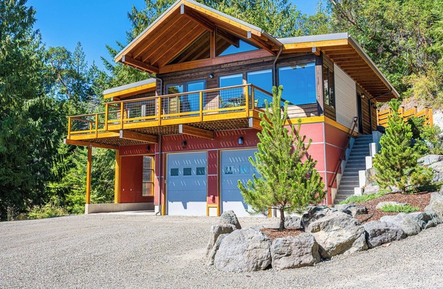 Gorgeous Views and Peaceful Privacy, Warm North West Architecture