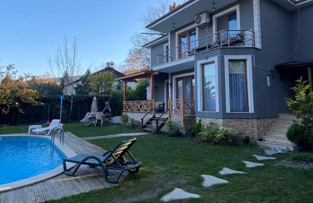 Gorgeous Villa with Private Pool in the Heart of Nature in Izmit, Kocaeli