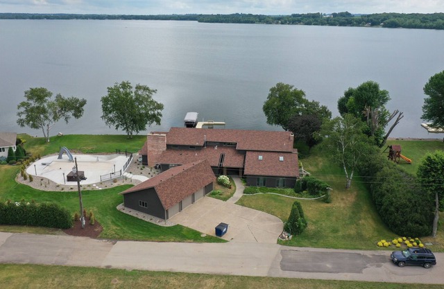 Gorgeous waterfront home on Cannon Lake