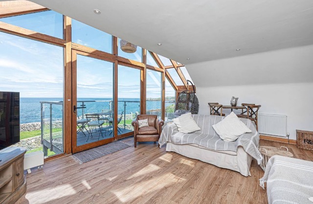 Gorwel Manaw - a cottage that sleeps 6 guests in 4 bedrooms