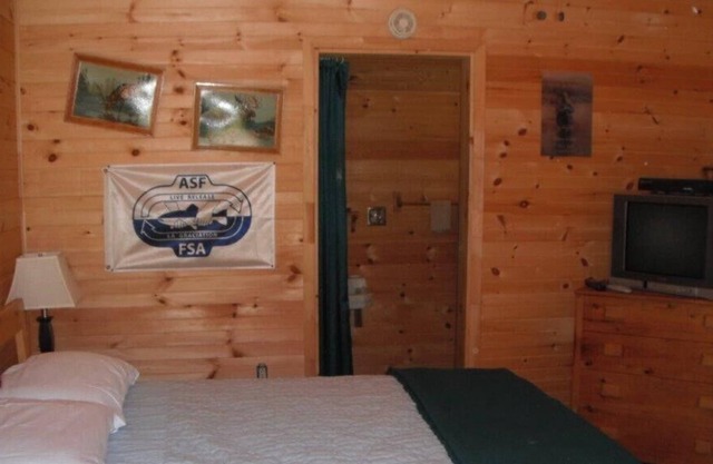 Gourmet Salmon Club Cabin 1