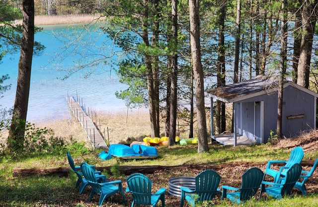 Government Lake Cottage -Hot Tub & Kayaks!