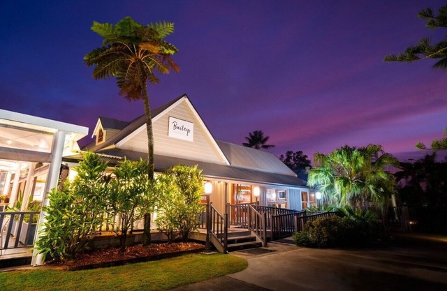 Governor's Lodge Resort Hotel