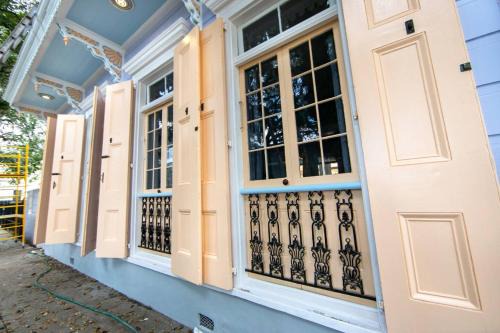 Governors Mansion 5 bedroom-3 bath