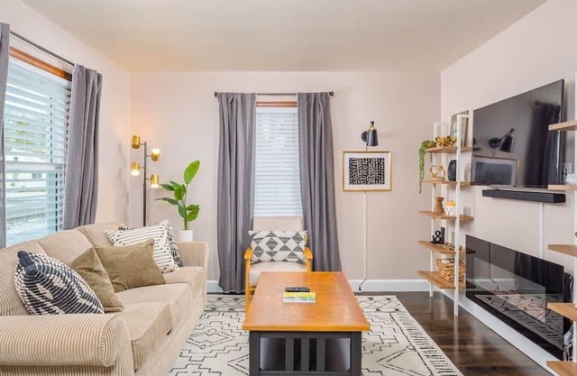 -Graceland Getaway - sleeps 6