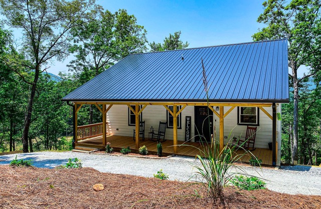 Graceland Mountain Retreat | Secluded Mountaintop Home on 10 Acres