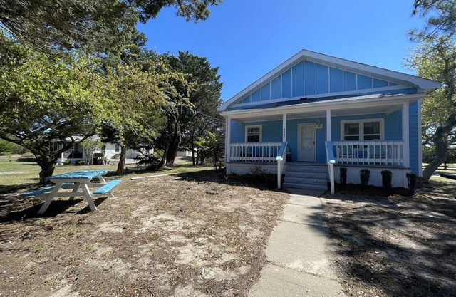 Gracie's Place is a charming cottage located in the quaint village of Avon with laid-back atmosphere