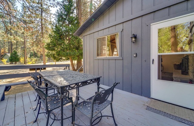 Graeagle Vacation Rental Cabin w/ Game Room!