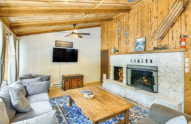 Graeagle Vacation Rental Cabin w/ Game Room!