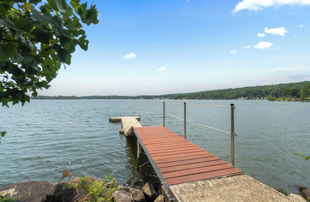 Grammy's Famous Lake House Retreat w/ Private Waterfront Access