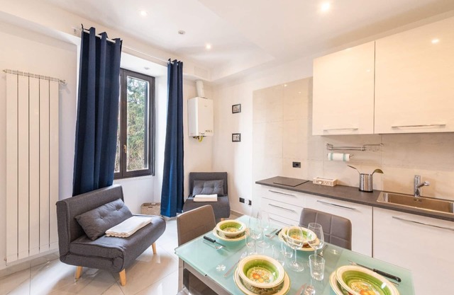 Gramsci 607 - One Bedroom Apartment, Sleeps 4