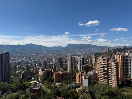 Gran loft cerca al tesoro y al lleras 121