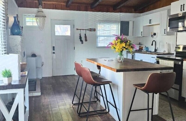 🌾 Granary House – Lakefront Bliss on Sunrise Beach