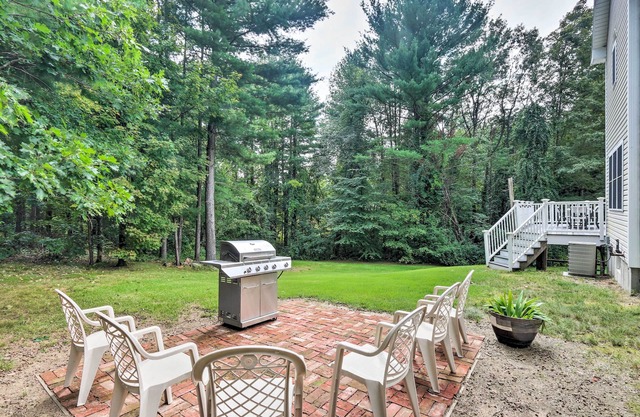 Granby Home w/ Deck < 1/2 Mi to Aldrich Lake!