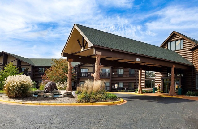 Grand Bear Resort at Starved Rock