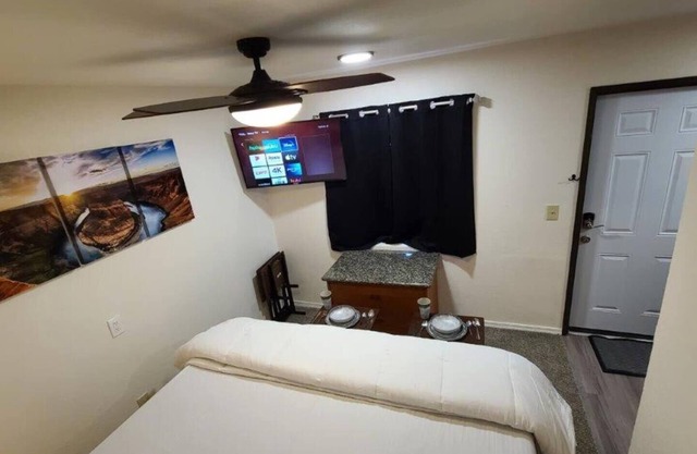 Grand Canyon Studio w/Full Kitchen & King Bed
