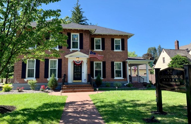 Grand Colonial Bed and Breakfast