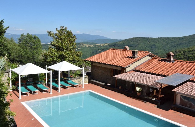Grosses komfortables Ferienhaus in Alleinlage mit privatem Pool