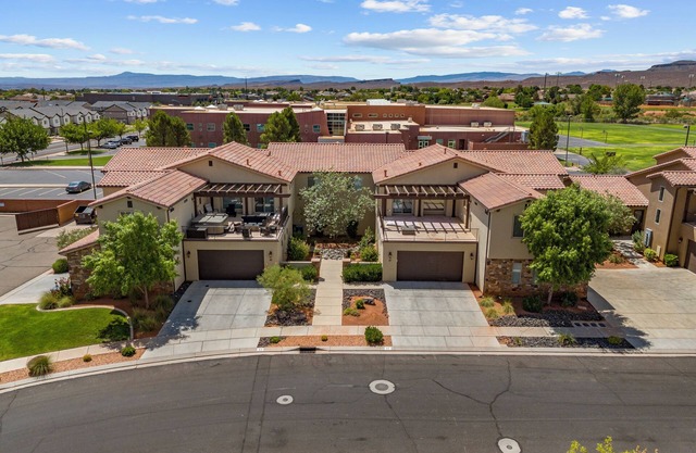 Grand Elite Retreat - 2 side by side units, sleeps 62! Pool, Hot Tub, Resort.