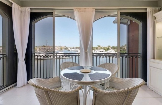 APRIL 2020 VERFÜGBAR! Vero Beach Grand Harbour Penthouse mit Blick auf das Yachtbecken