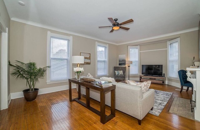 Grand Historic 2 Bedroom Apartment Near Eden Park