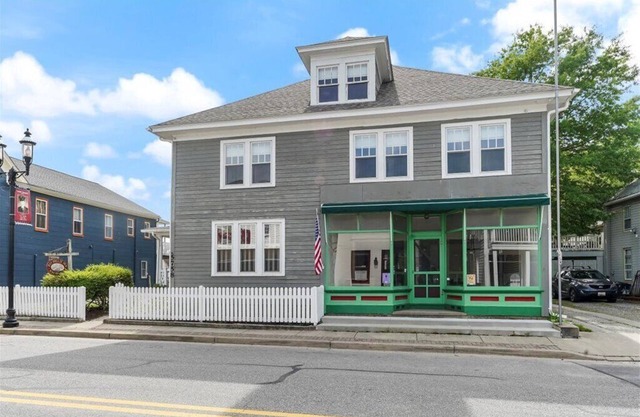 Grand home located right on Main St, walk to Chesapeake Bay & great restaurants