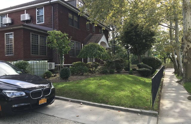 Großartiges Haus auf Kissena Park, wenn NYC gespült wird