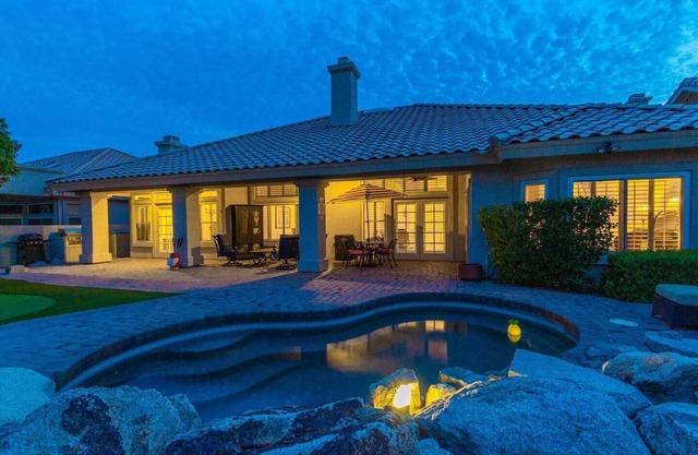 Grand Home w/Private Pool on Foothills Golf Course