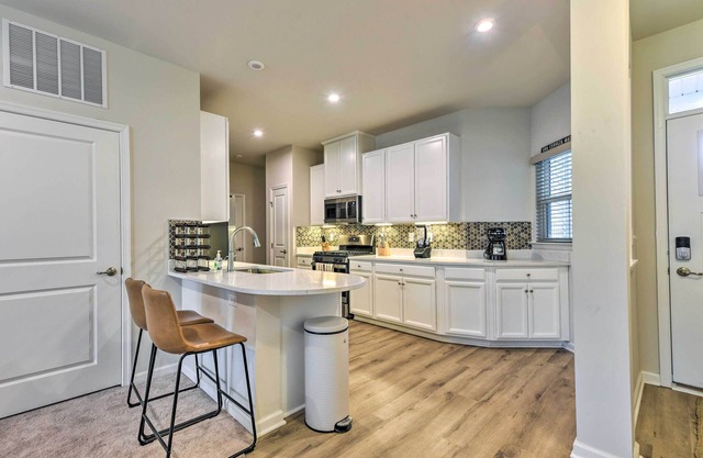 Grand Island Townhome, 10 Mi to Niagara Falls