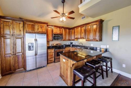 Grand isle Detached Condo Unit F 3 bedrooms 1 bath Easy beach access pet ok