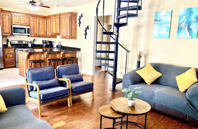 Grand Isle E: Pet friendly Detached Condo Easy Beach access