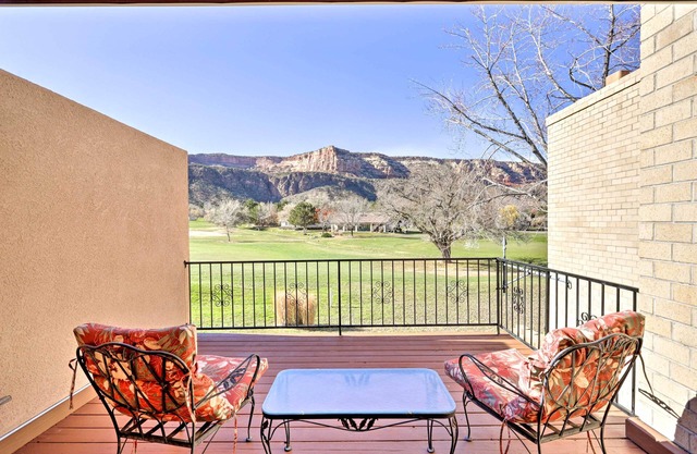 Grand Junction Golf Course Condo w/ Balconies