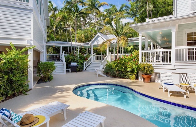 **GRAND KEY OASIS @ THE ANNEX** Magnificent Estate & Pool + LAST KEY SERVICES…