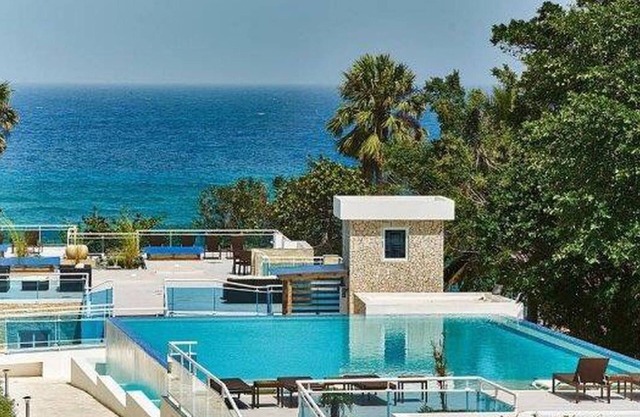 Grand Laguna Beach. Neue 2 Schlafzimmer / Bad, direkt am Strand mit Pool. 1.450 Quadratfuß