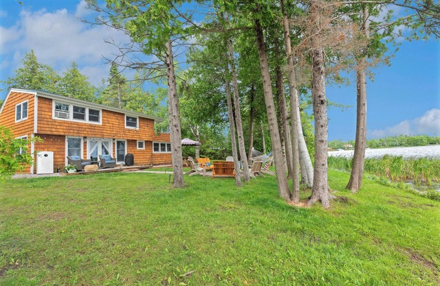 Grand Lake Cottage- Fun times by the bay