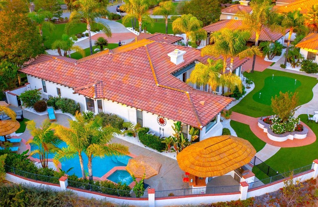 Grand Lux II - Luxury Resort Pool Villa - Close to Wineries, Beaches, Temecula