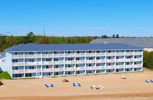 Grand Mackinaw Beachfront and Waterpark
