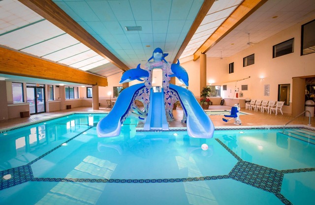 Grand Marquis Waterpark Hotel & Suites