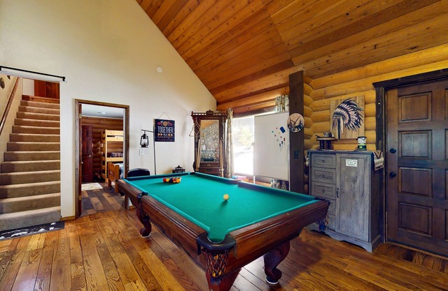 Grand Mountain Retreat w/ Piano, Fast WiFi, Fireplace, Private Deck