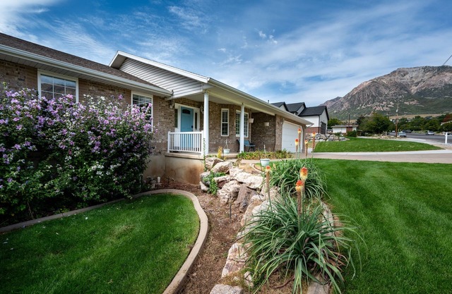 Grand Ogden Lodge, Hot Tub, Close to Ski Resorts – 6 BR | 5 Baths | Hot Tub