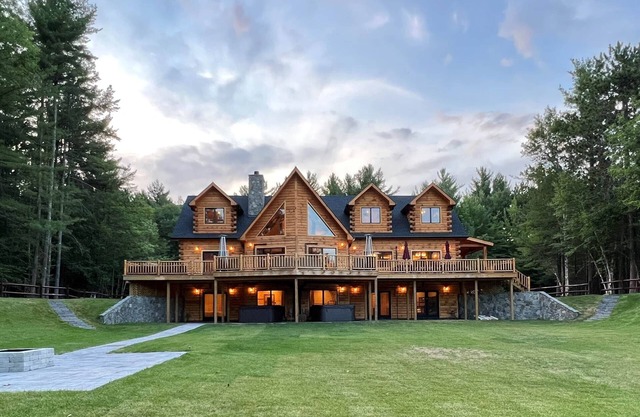 Grand Peaks Lodge, Ultimate Log Luxury, Stunning Views, Hot Tub & Sauna, EV Charger, 3D Tour