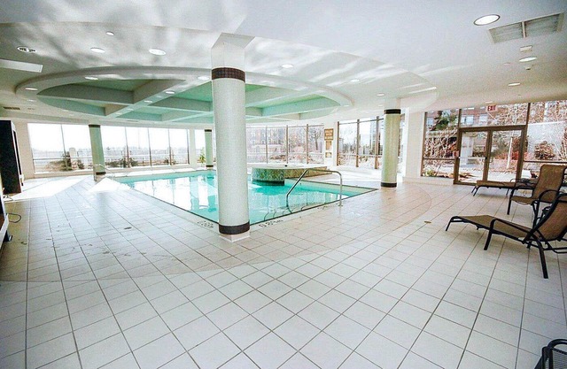 Grand Penthouse - 2BR & 2BTH Walk-in distance to Square One Mall