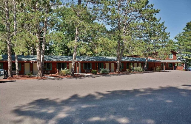 Grand Pines Motel Zimmer
