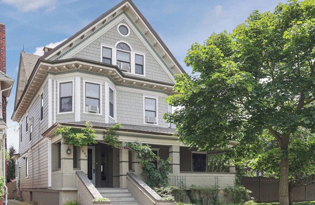 Grand Renovated Victorian - Großartige Lage, nur wenige Blocks vom Strand und der Innenstadt entfernt