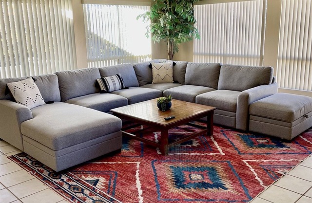 Grand Residence: Spacious Retreat (3 bed/2 bath)