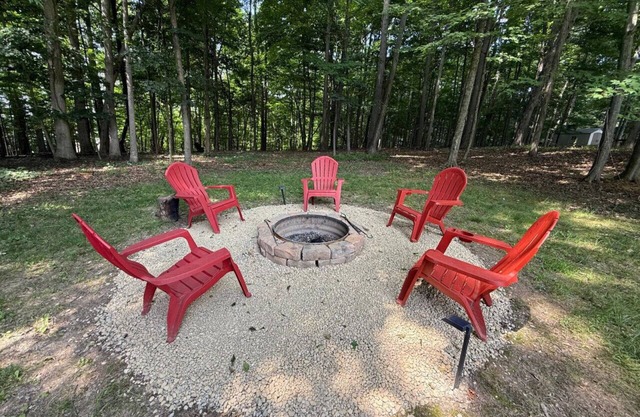 Grand Ridge Grove: 3BR, 2.5BA Gathering Home