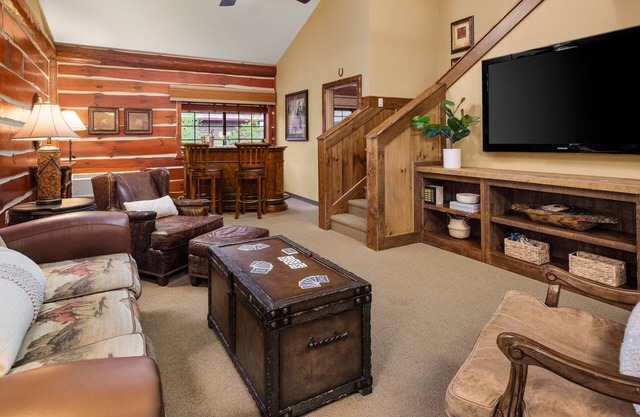 Grand Suite With Access to Pool, Hot Tub, and Gym