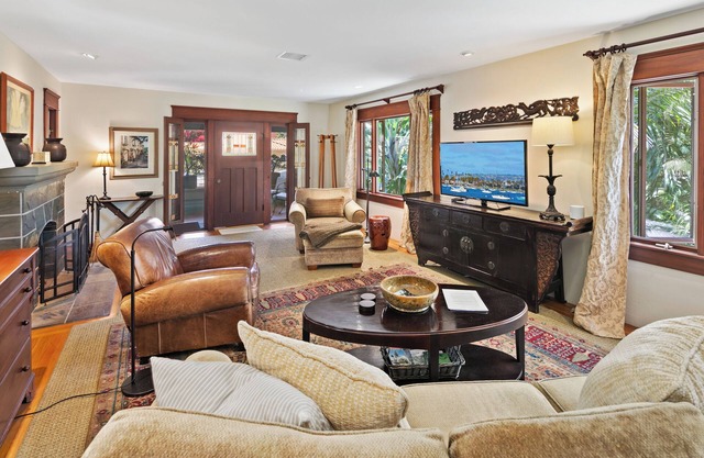Geräumige Suite mit Baumkronen im Grand Tropical Estate am Balboa Park