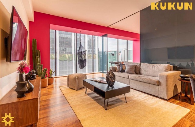 Grand Urban Getaway - 2BR - Kukun Juarez