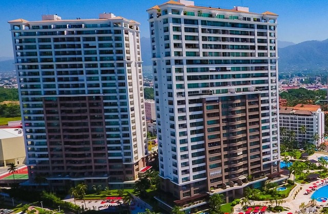 Grand Venetian Luxury Oceanfront Condo with full amenities.